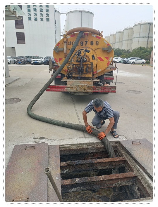 革吉隔油池清掏