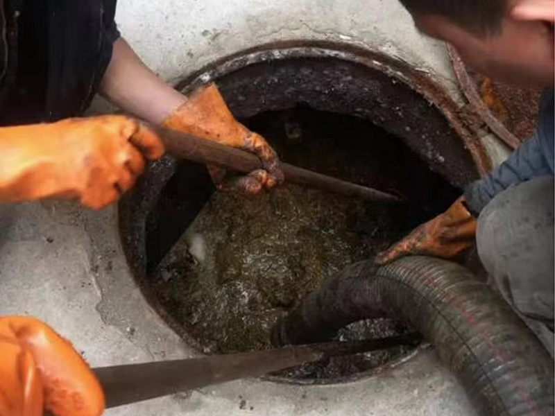 革吉清理化粪池时如何避免沼气的危害?